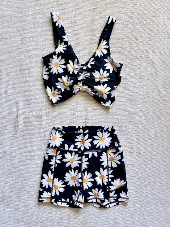 Hollister Other - Daisy Crop Top Sports Bra + Bike Shorts Matching Set — Small Top / XS Bottom